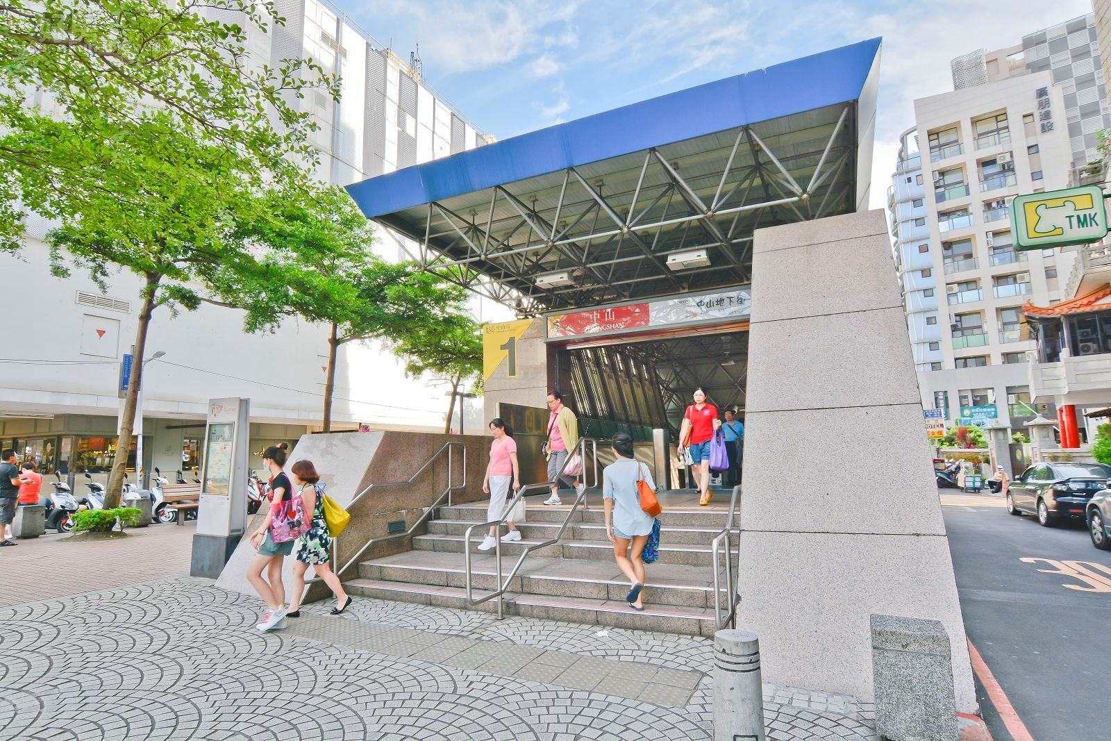 捷運中山站,中山北路,南京西路,中山地下街,大眾運輸,通勤族。(好房news記者 陳韋帆/攝影)