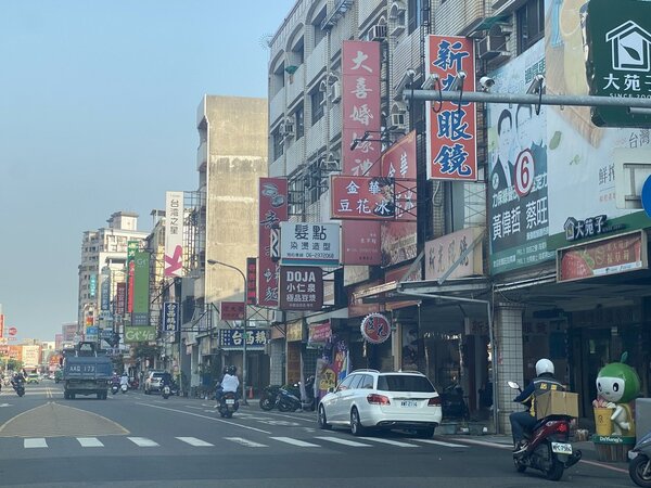 台南市警局目前管理全市1萬多支監視器，其中有6千多支都裝設在重要道路。記者修瑞瑩／攝影