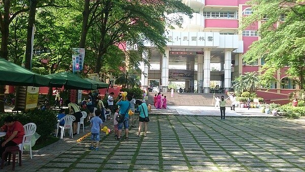 雲林縣雲林國小傳出學童疑發生群聚感染事件，經相關單位緊急開會討論決議今天停課一天。圖／翻攝自雲林國小臉書
