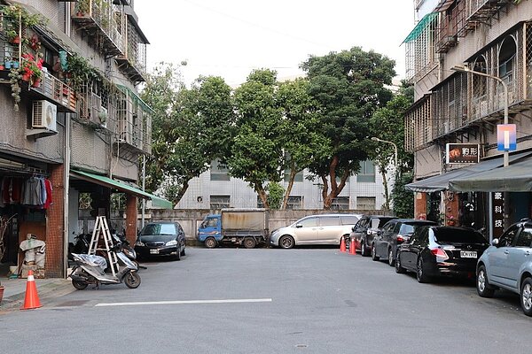 聯成里的大型活動一般於此空地舉行,可容納近300人。空地位於道路的盡頭之處,不會影響交通的流通。圖/楊家威攝