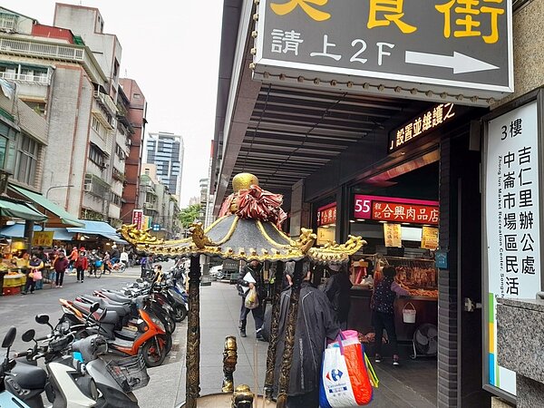 吉仁里社區活動中心，要從八德路三段巷弄上來。黃作炎攝