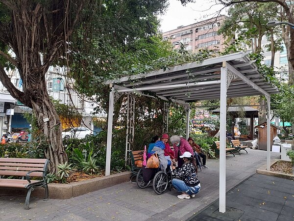 早上長者會在「吉仁公園」坐坐。黃作炎攝
