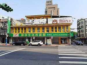 民族西路上的勝佳生活百貨