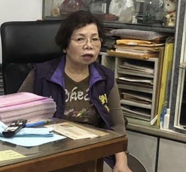 里長劉美鳳是莊敬里元老級的住戶,目前已經是三代住在這裡/黃作炎攝