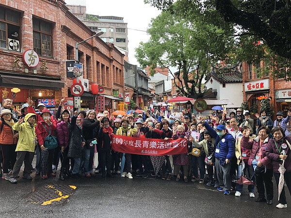 富錦里社區參訪深坑一日遊/里長提供