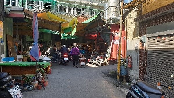 歷史悠久的國泰街傳統市場。圖／朱哲輝攝影
