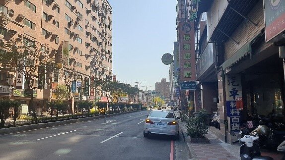 福祿里臨民族路交通要道。圖／朱哲輝攝影