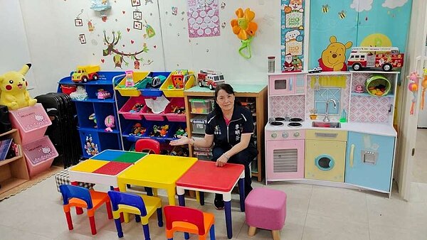 整套色彩繽紛的幼兒園設備，讓小朋友擁有專屬遊戲空間。圖／趙淑芸攝