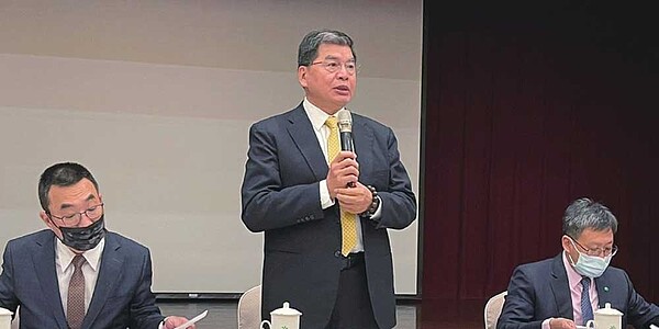 國泰金總經理李長庚22日在法說會表示,將以三大邏輯建議董事會決定股利政策。圖/彭禎伶