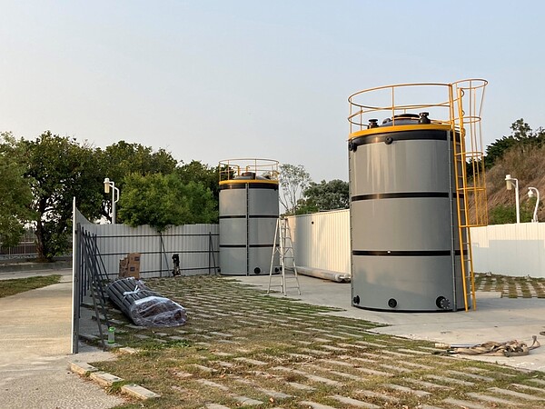 淨水設備機組已運至水湳水資源回收中心裝設,預計3月底前可設置完成。圖/台中市水利局提供