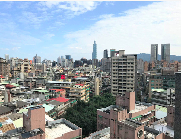 父母想將多年打拚辛苦攢來的土地移轉給子女時，若採死亡後再「繼承」，就不用繳贈與稅和土地增值稅，雖要申報遺產稅，但有相當多的免徵項目可扣除。圖為不動產示意圖。聯合報資料照