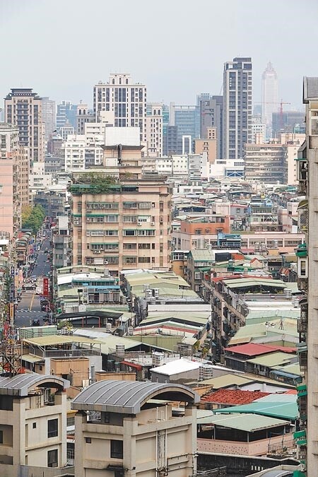 國泰金控昨公布3月國民經濟信心調查結果,近64%民眾預期未來半年居住地房價漲幅將超過3%。(本報資料照片)