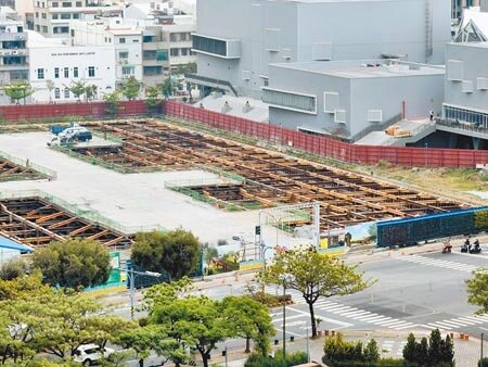 台南市政府向中央爭取前瞻基礎建設計畫補助的「中西區體3地下停車場」,正加緊趕工中。(洪榮志攝)