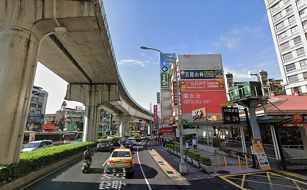 台北市地政局長張治祥表示,內湖區的東湖商圈有機會找到3字頭的房子。圖/翻攝Google Maps