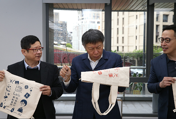 台北市長柯文哲24日致詞時跟營運團隊開玩笑,「新創產業本來失敗率就高,基地啟用後,三年後才會知道成功或失敗」,「我也是將命運壓在你身上。」記者邱德祥/攝影