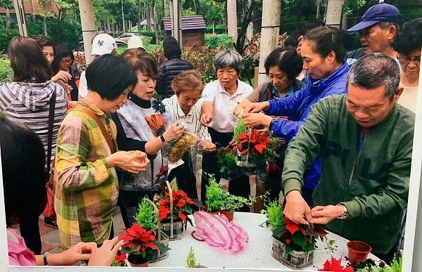 紫陽里的居民積極參與里內活動。圖／郭思妏攝