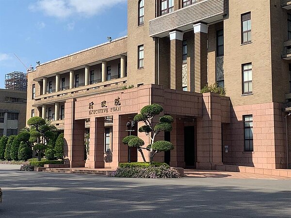 行政院會預計明天討論「勞工職業災害保險及保護法草案」，4人以下微型公司納入強制加保範圍。中時報系資料照
