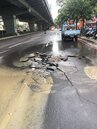 水情嚴峻！板橋民生路破大洞　自來水管破裂影響逾500戶