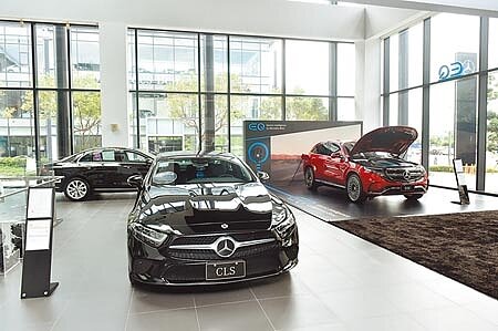 台灣賓士透過完善的經銷體系,成功奠定豪華進口車的領導地位。圖∕顏謙隆