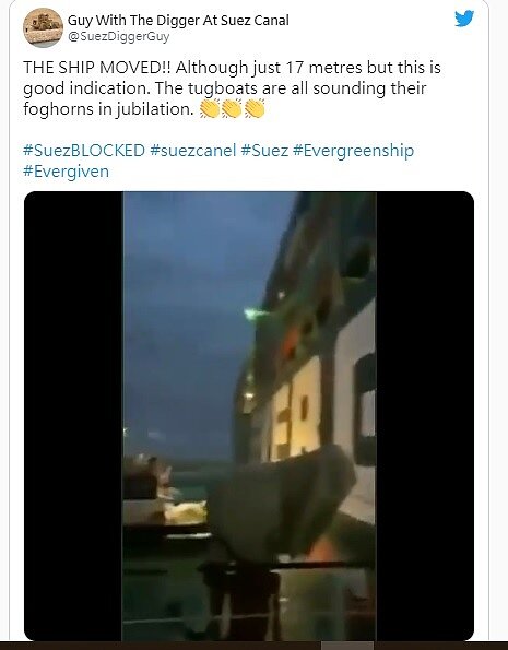 長榮「長賜號」卡蘇伊士運河終於移動了。圖／截自twitter@SuezDiggerGuy