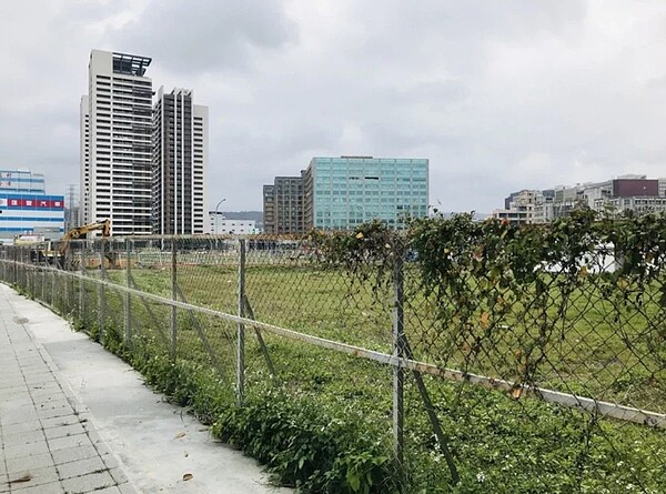 新北將推出「公私有土地合作機制」,首件看上位於中和的大洋塑膠舊廠區所捐贈的機關、住宅用地。圖/張志豪服務處提供