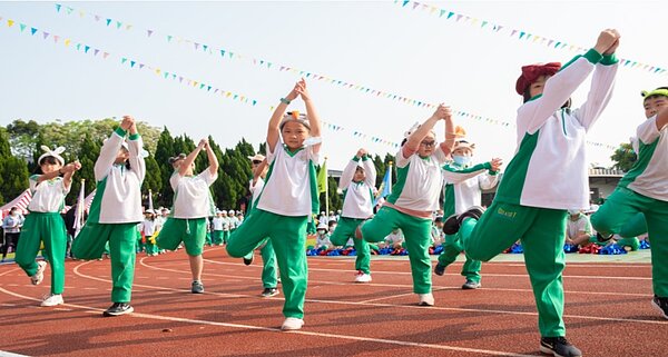 霄裡國小70週年校慶。圖/桃園市政府提供