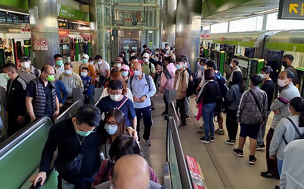 中捷試營運第一個週末,運量較首日成長近7成創新高。圖/台中捷運公司提供