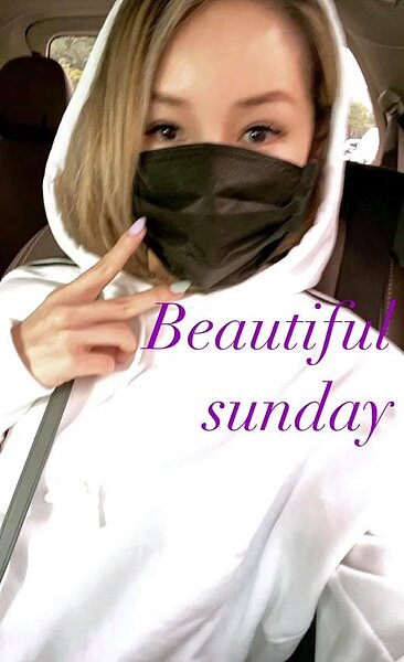 被爆出遭愛犬咬傷後，蕭亞軒首曝近照。 圖／擷自蕭亞軒臉書