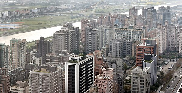 立法院財政委員會今天將審查房地合一2.0修法草案，以遏止房市短期交易炒作，力拚本會期三讀通過。記者侯永全／攝影 