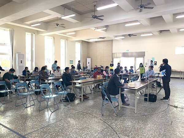 台中市運動局日前在北屯區同榮里聯合活動中心舉辦台中巨蛋公開會議。圖/台中市運動局提供