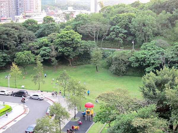 位在內湖區的清白公園其實也是由公墓改闢而來的。圖/台北市政府提供
