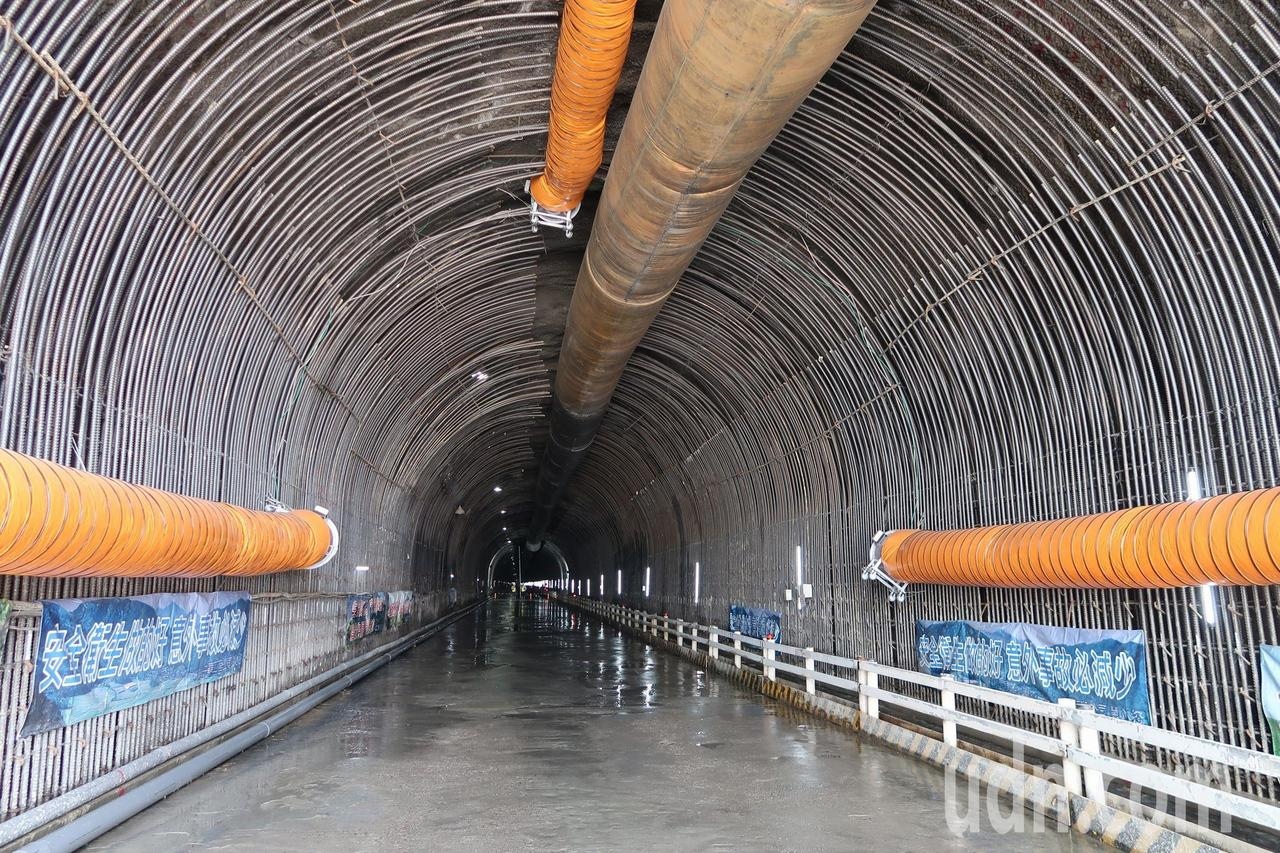 水利署2017年11月興建阿姆坪防淤隧道加強清淤，目前工程進度達67.88%，原預計2022年5月完工。記者朱冠諭／攝影