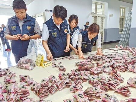 毒品超級搖頭丸（PMMA）2019年底開始肆虐，檢警強力臨檢、掃蕩壓制，屢屢破獲數量驚人的毒咖啡包，員警清點算到手軟，去年下半年死亡人數即銳減。（中時資料照片）