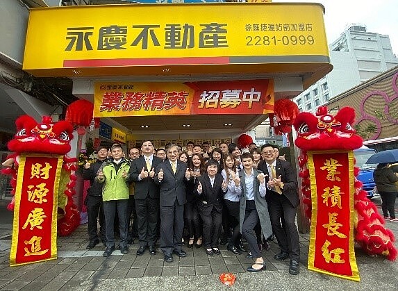 2020年底蔡慧芳開出第2店-永慶不動產徐匯捷運站前加盟店。圖/永慶不動產提供