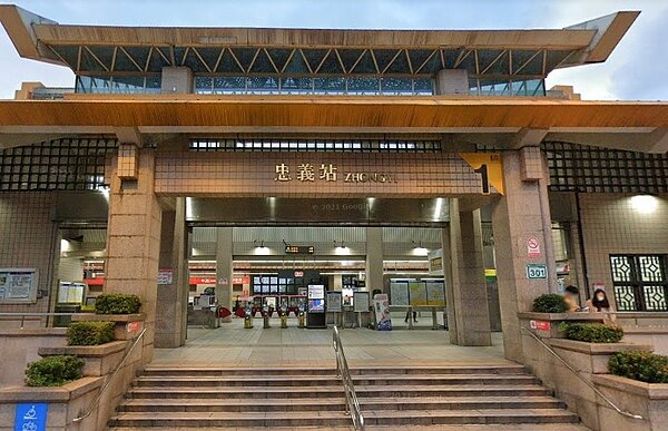 北捷忠義站及竹圍站月台兩側將各增設1座電扶梯,並於3月31日啟用。圖忠義站/翻攝Google Maps