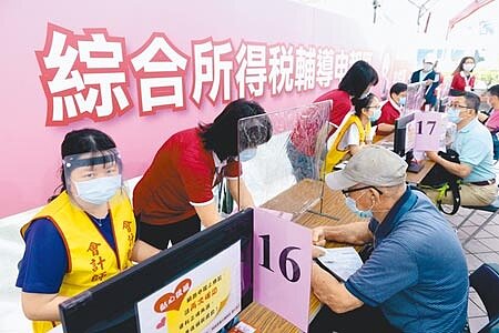 隨著疫情逐漸趨穩，財政部宣布，今年所得稅報稅時間恢復為1個月，自5月1日起到5月31日止，不再延長。（本報資料照片）