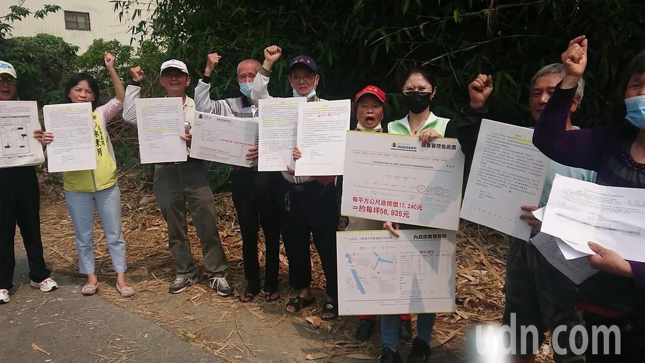 東彰道路北段的地主抗議地政徵收價準不公平。記者簡慧珍／攝影