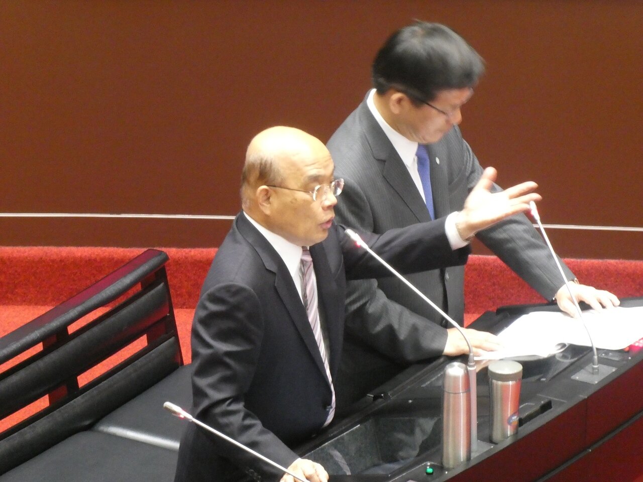 行政院長蘇貞昌在立院答覆立委蘇震清質詢時表示,已要求交通部對高鐵南延至屏東案,規畫時不只是從左營到六塊厝,也要保留到潮州,不能到六塊厝就切斷。記者周志豪/攝影