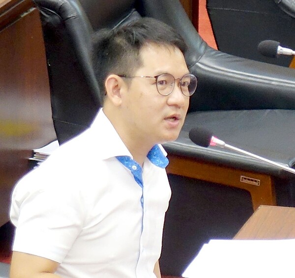 高雄市議員林于凱憂心高房價影響青年成家生育子女意願,認為政府可從房屋累進稅率、鼓勵多屋者出租房子等方式著手以減緩房價上漲。圖/聯合報資料照片