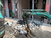 嘉義汙水接管開挖住家慘況曝光　議員：每周都接陳情