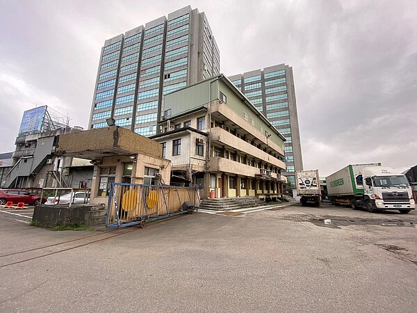 興富發建設與新隆儲運合作將在汐止打造商辦開發案,除了商辦、企業進駐,汐止的住宅房市也相當被看好,近年移居人口增多,整體上擁有宜居的環境。圖/業者提供