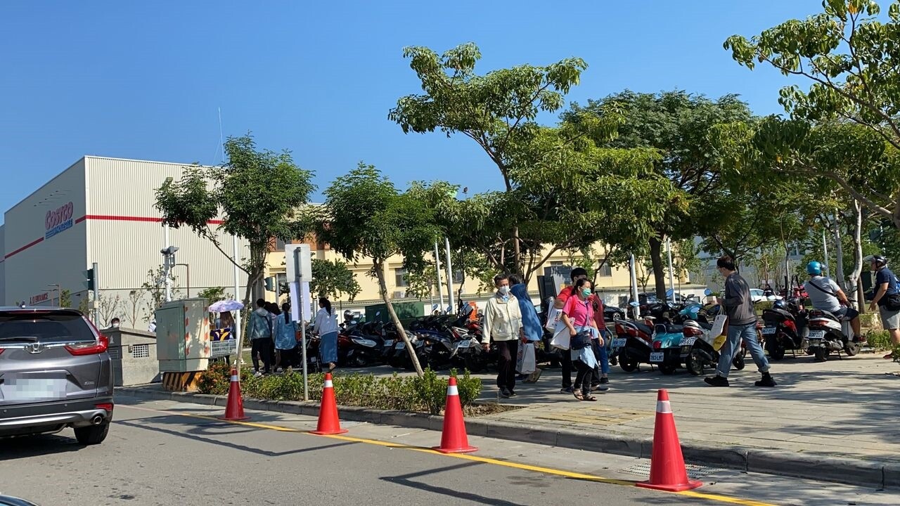 美式賣場好市多證實,好市多北台中店因台中捷運綠線恢復試營運,人潮變多。記者趙容萱/攝影