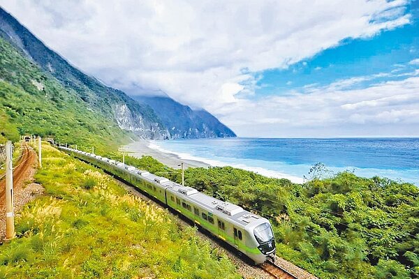 台鐵局新一代通勤電聯車EMU900型4月1日舉辦首航儀式。圖/攝影師林佳燕提供