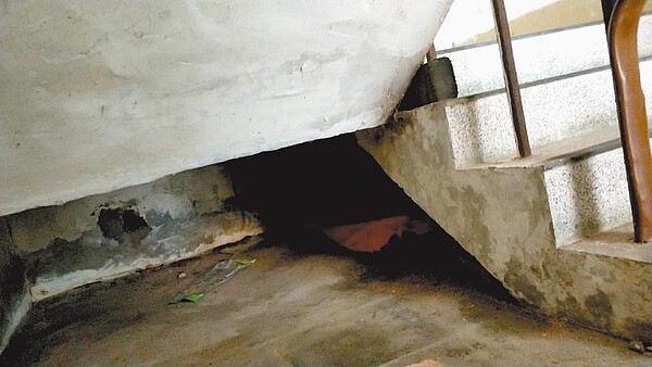 7旬王姓婦人失蹤1個半月,上月下旬竟在自家水塔被發現。圖/莊旻靜翻攝