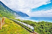 EMU900啟航　連假疏運北花人潮