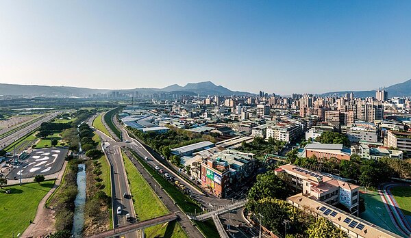 新北市今起公告110年度逾期未辦理繼承登記不動產,總價值高達280億元,單筆最高價為二重疏洪道附近一筆2.6億土地。圖/新北市府提供