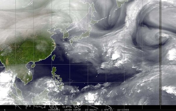 衛星中高層水氣的影像，顯示台灣上空很乾。圖／取自鄭明典臉書
