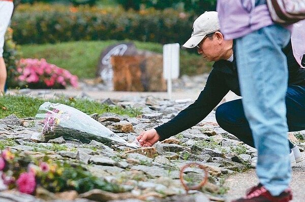 清明連假期間民眾前往掃墓。圖/聯合資料照