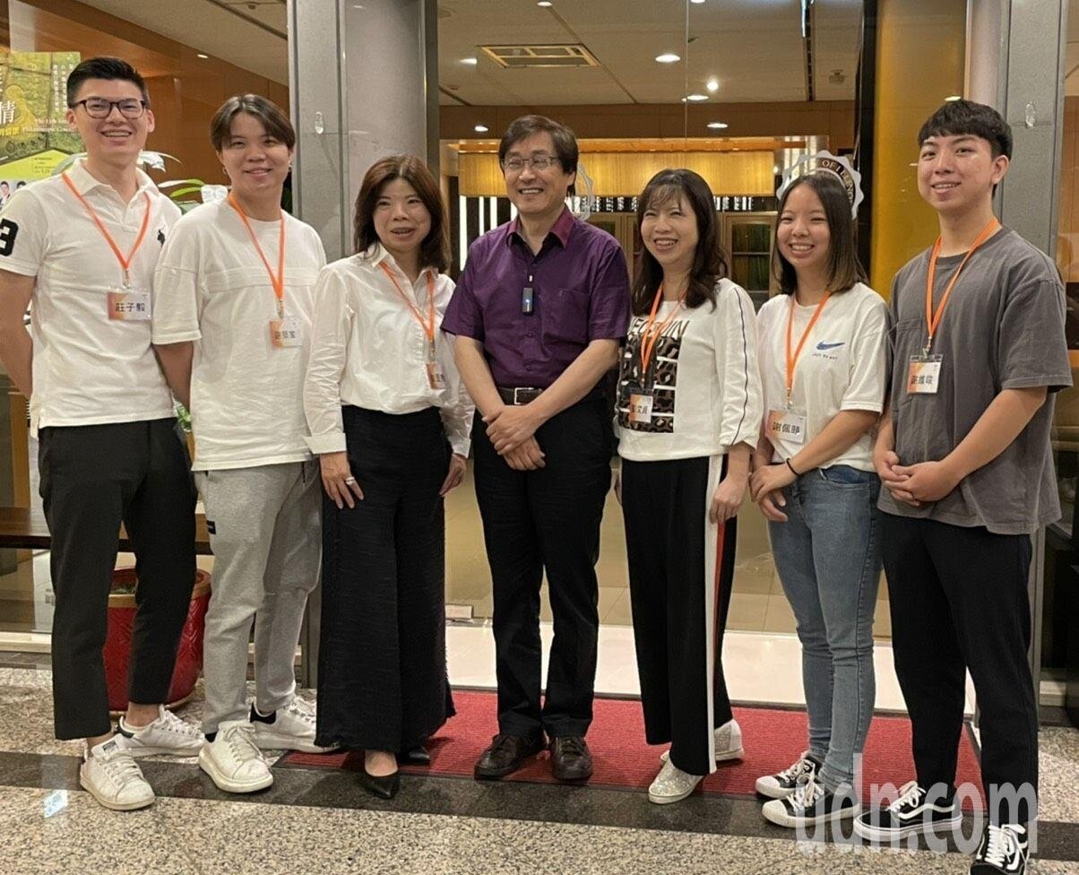 暴牙患者有90%以上都是先天遺傳的,像彭姓女子的家族成員,包括妹妹、子女都有暴牙的問題。圖/聯合資料照