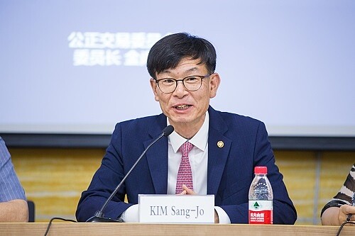 金尚祚,是文在寅推動房屋政策、主導打炒房的靈魂人物,自己卻涉入「炒」高全租房租金的嫌疑而下台。圖/取自中國人民大學法學院